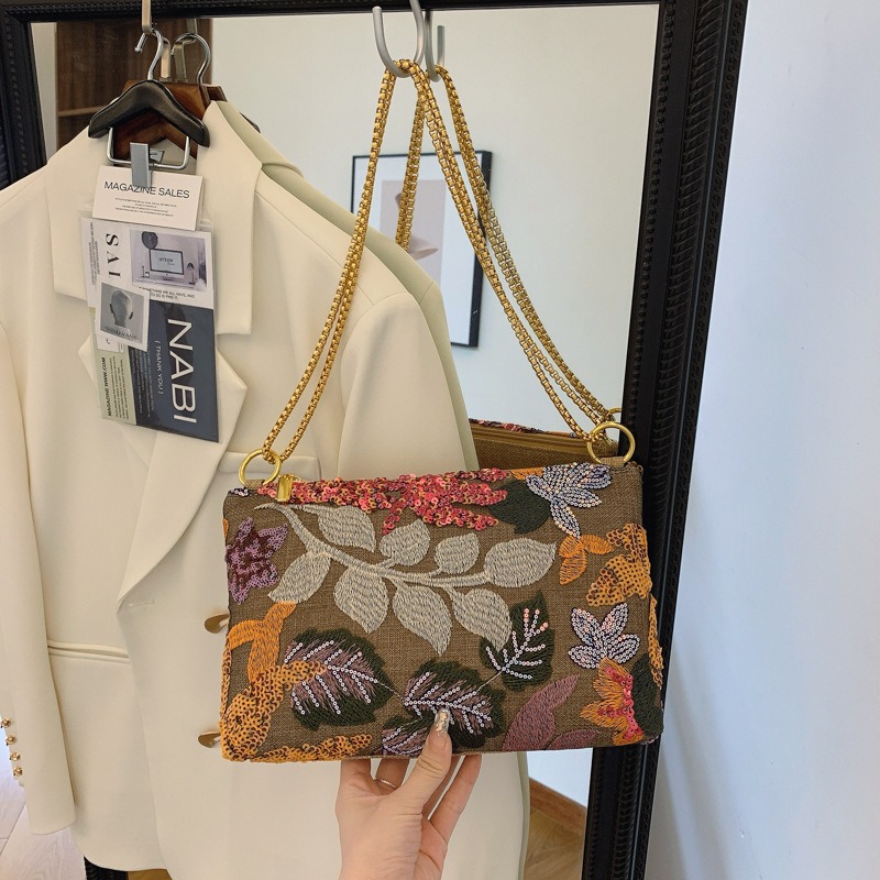 Torebka kopertówka z cekinami  – Embroidery Bali recenzja i cena