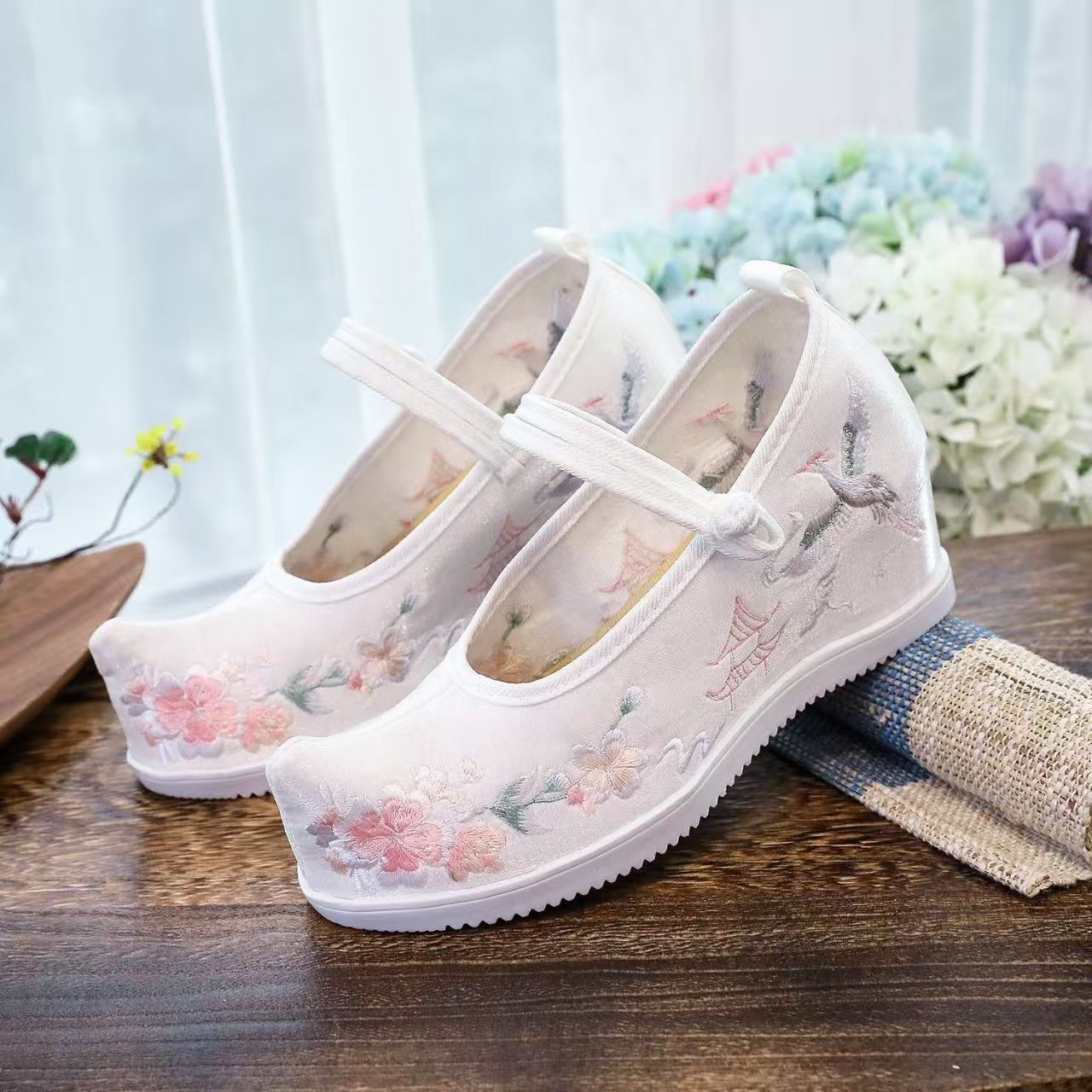 Damskie buty z haftem wewnątrz – Embroidery Fabric recenzja i cena